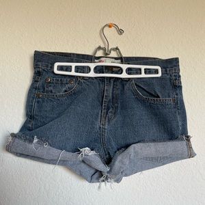 LEVIS CUT OFF SHORTS